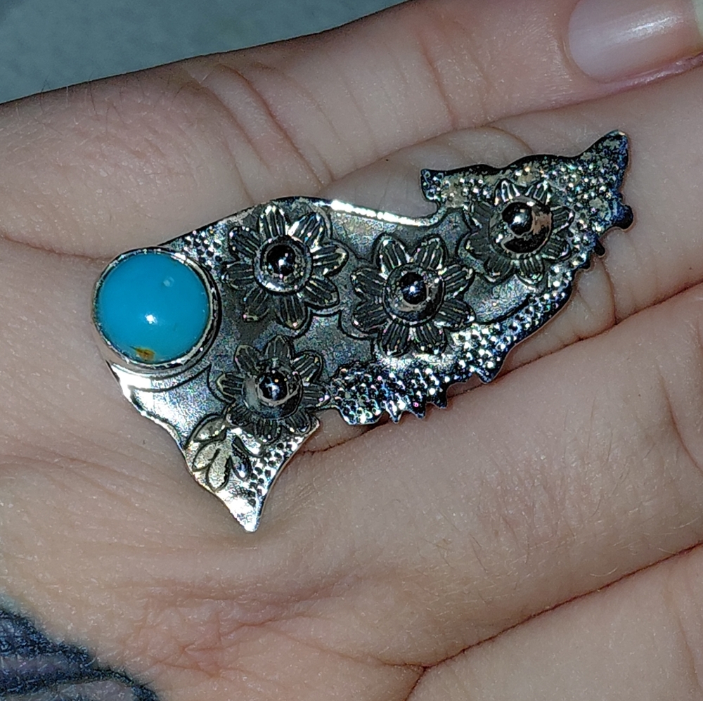 Silver and Turquoise Wolf Floral Statement Ring - Picture 3 of 14